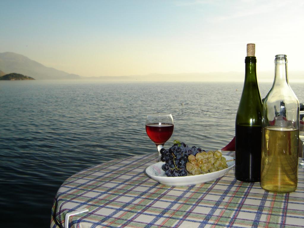 'By The Lake' Apartments Ohrid Bilik gambar